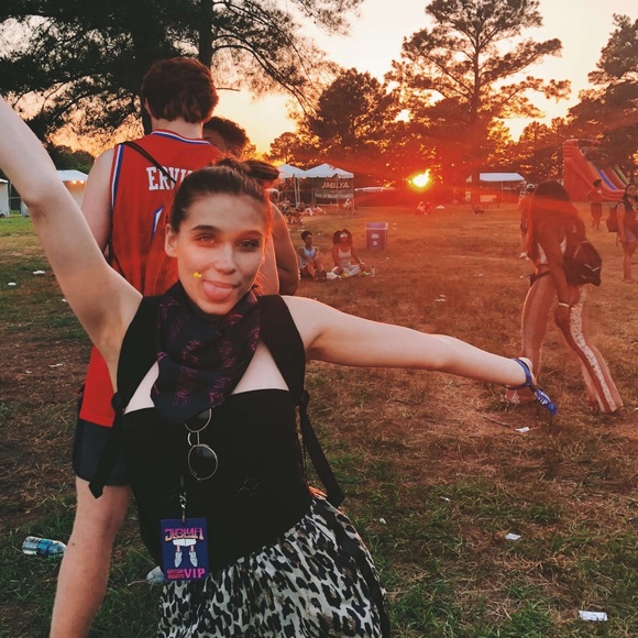 Meet your Posher ⚡️Leah⚡️ - Picture 6 of 8